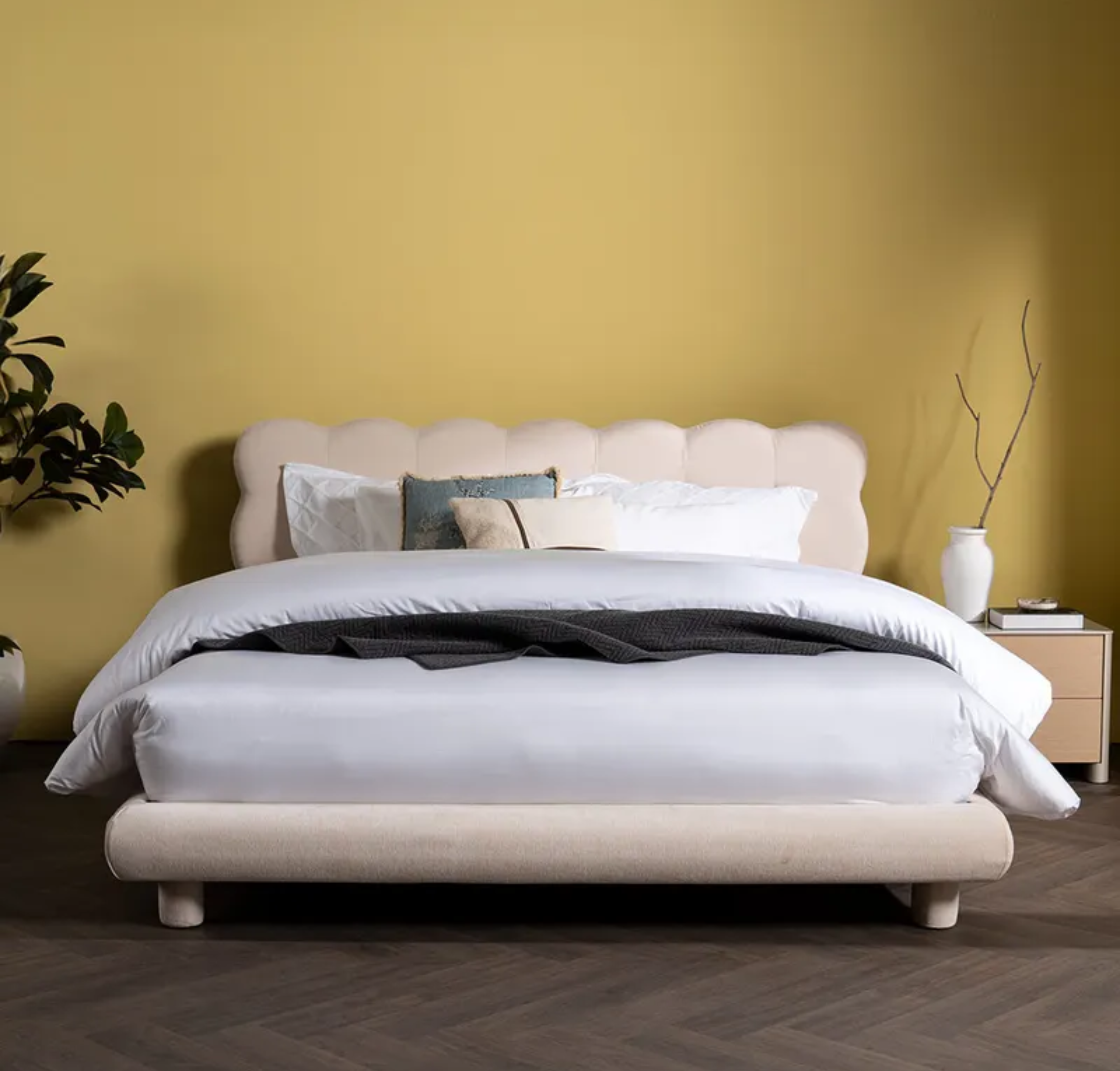 Comfynest Elegant Queen Bed with Tufted Headboard - Fits 160x200cm Mattress, Sophisticated Design, Beige, Foam & Fabric, Assembly Provided